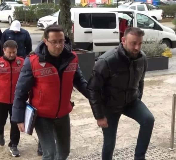 Trabzonspor-Fenerbahçe maçı sonrası olaylara karışan 13 kişiden 2’si tutuklandı