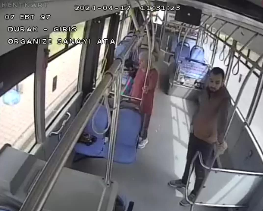 Tır şoförünün 100 bin TL’lik dalgınlığında, imdada halk otobüsü şoförü yetişti