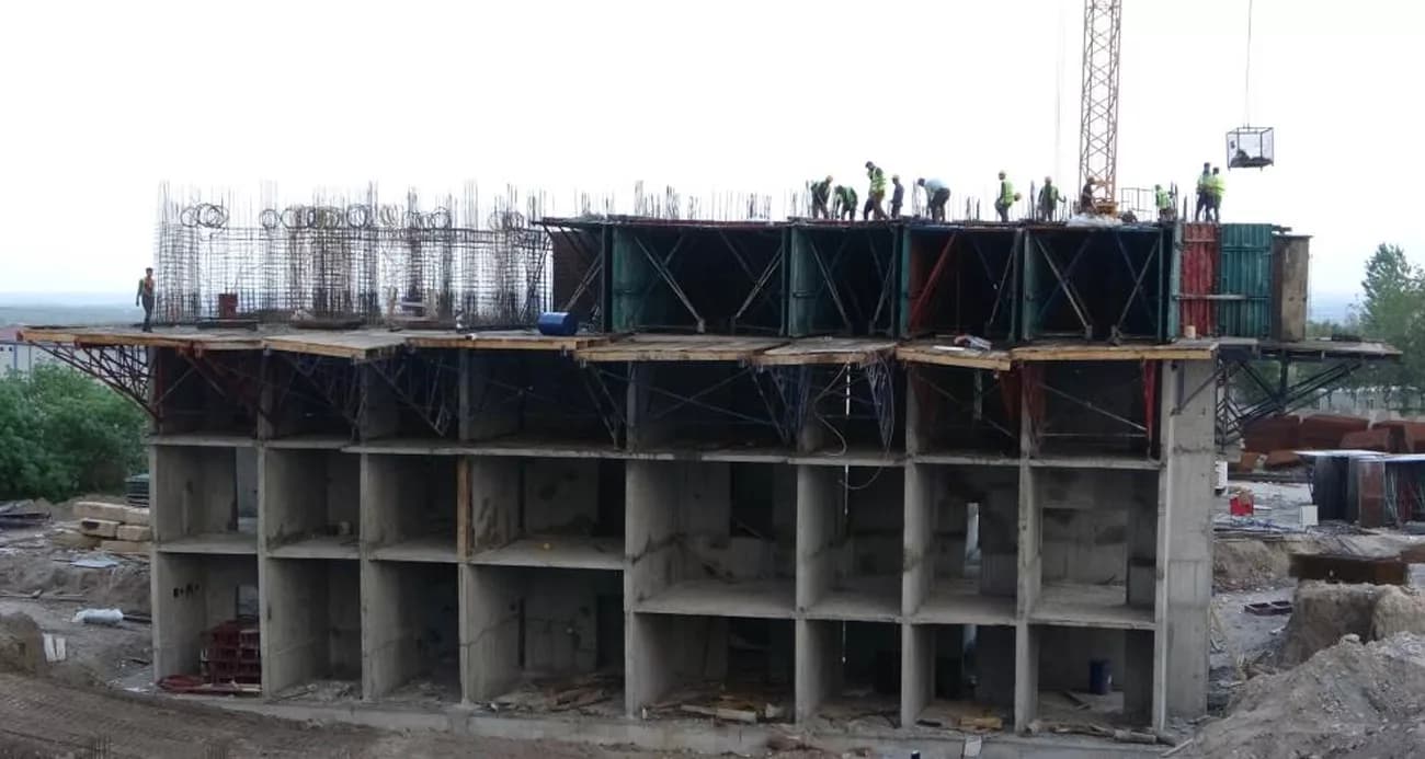 Deprem bölgesinde inşaatlar yükseliyor