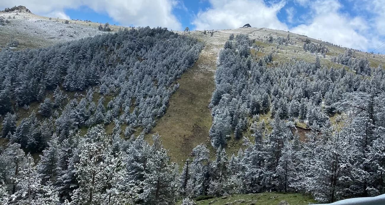 Bolu’da mayıs ortasında yağan kar hayrete düşürdü: “Normal değil”
