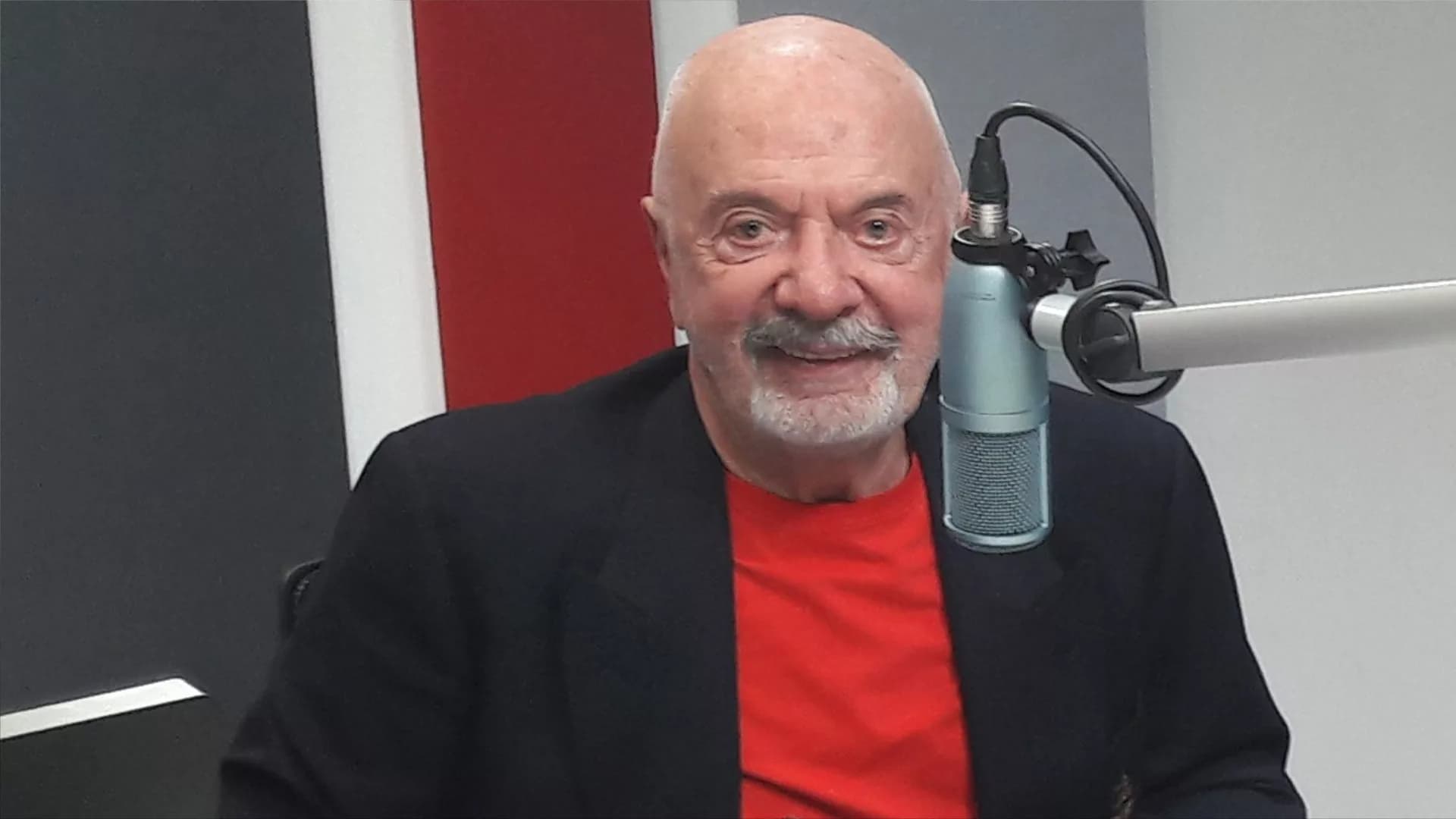 Ünlü sunucu Erkan Yolaç hayatını kaybetti
