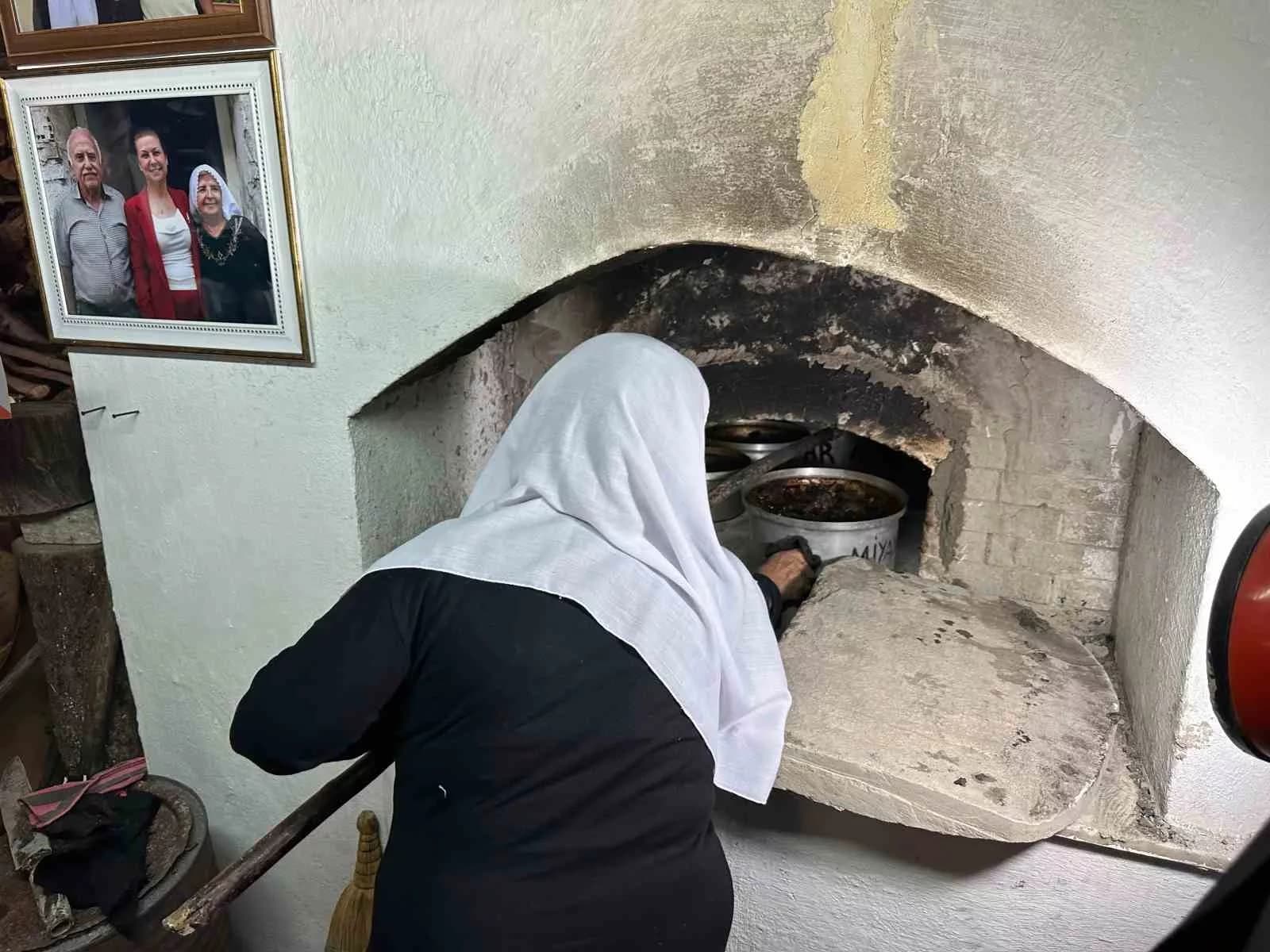 Türk mutfağının en önemli lezzeti "Yazıköy Keşkeği" fırından çıkarıldı