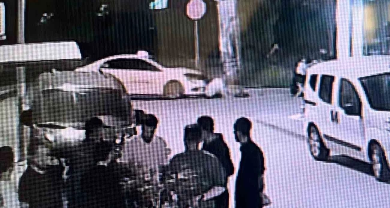 Kayan taksisini durdurmaya çalışan sürücü altında kaldı