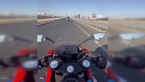 2 motosikletin çarpıştığı feci kaza kamerada: 2 yaralı