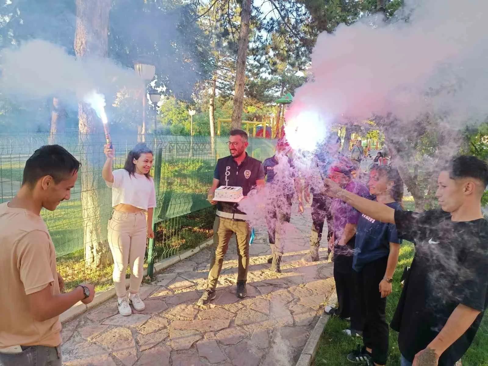 Kas hastası Murat’a çok sevdiği polislerden doğumgünü sürprizi