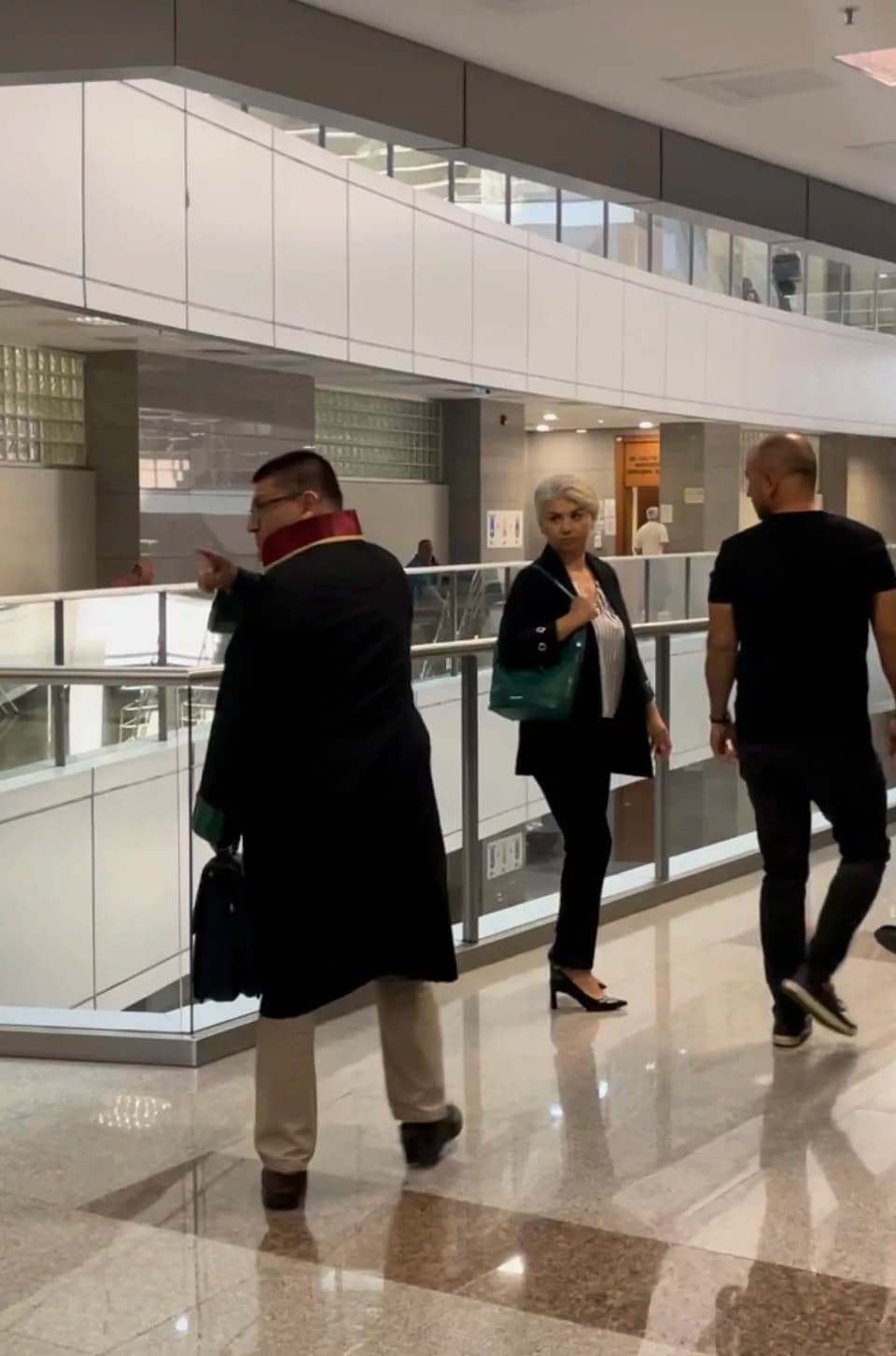 Öğrenciyi Başörtüsü Sebebiyle Okula Almayan Müdüre Hapis Cezası