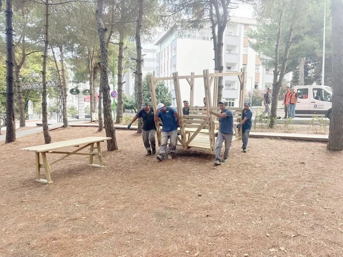 Başkan Sandıkçı: "Sosyal yaşam alanlarını daha konforlu hale getiriyoruz"