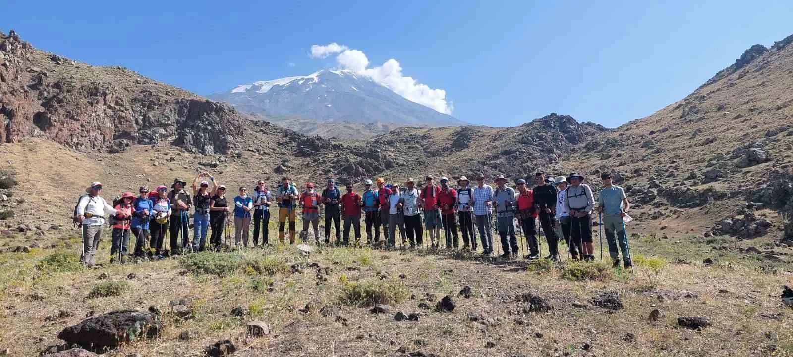Ağrı Dağı’na zafer tırmanışı yapıldı