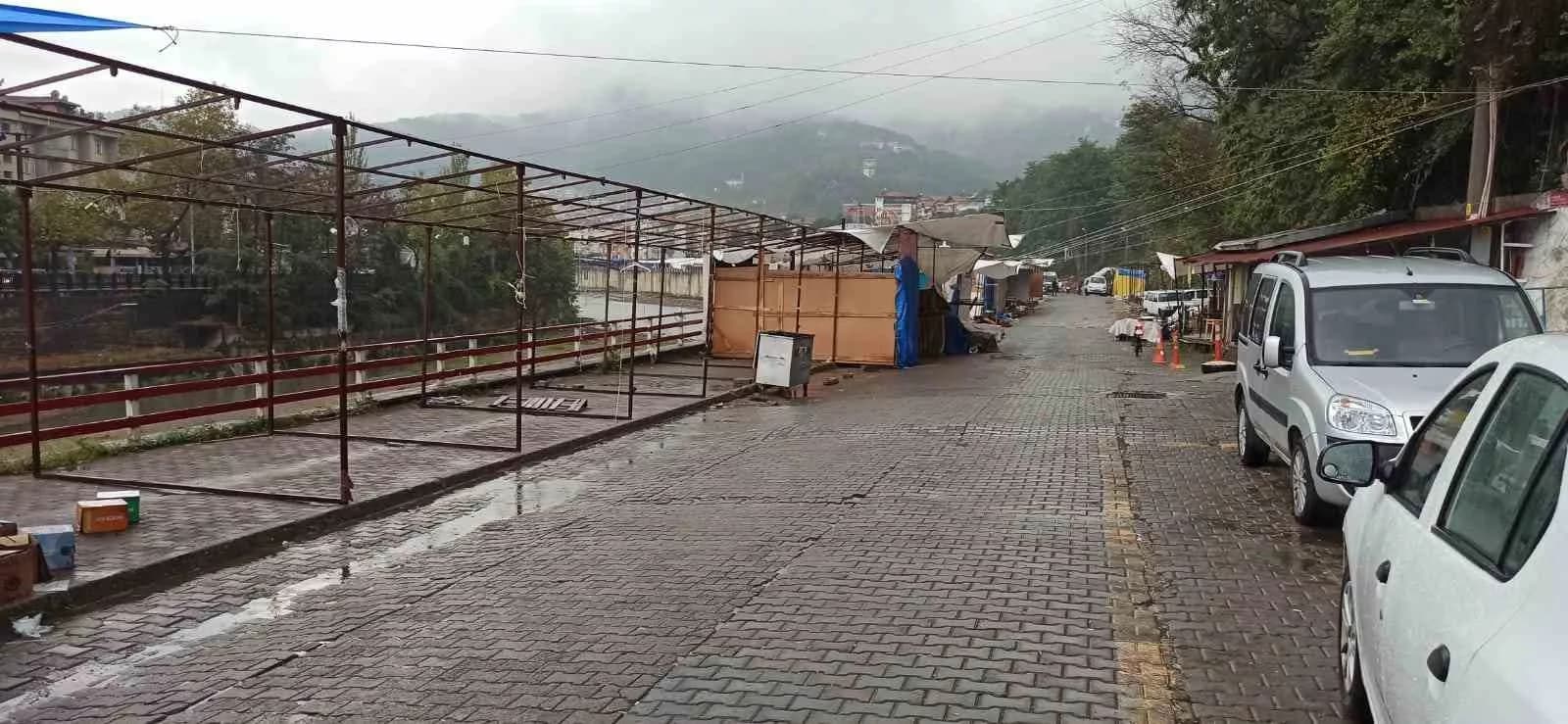 Devrek’te alışveriş stantları kapandı
