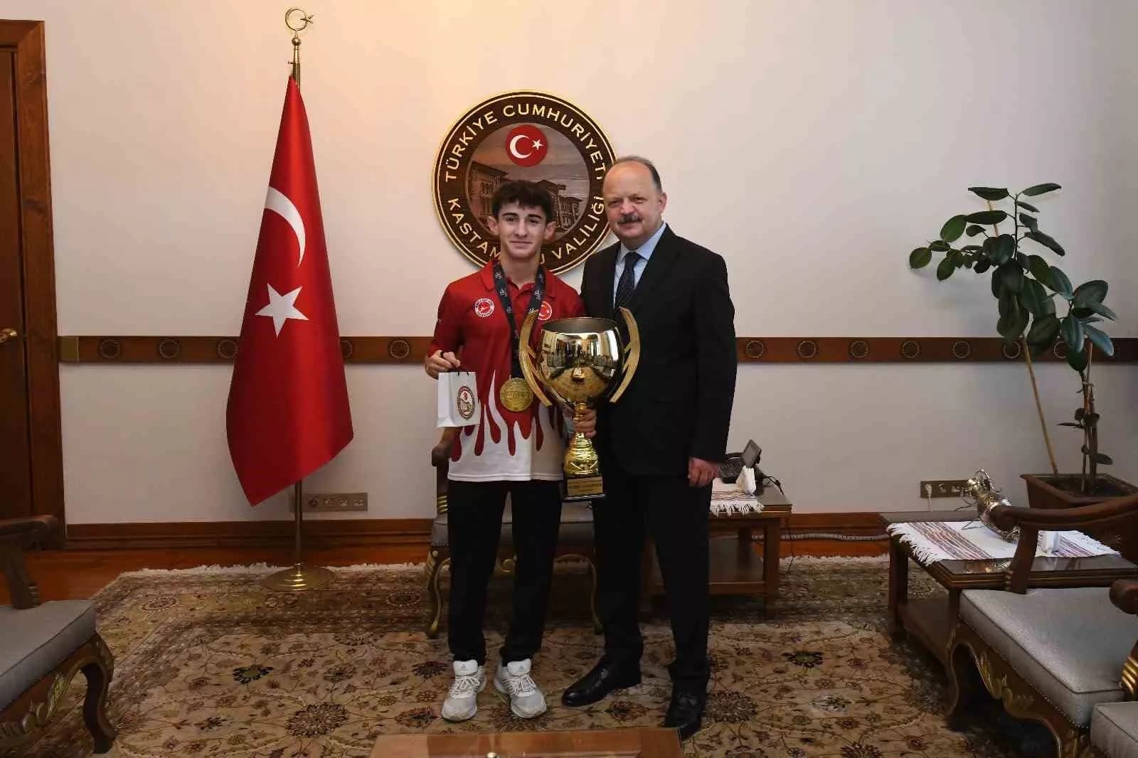 Vali Dallı: "Gençlerimize imkanlarımız dahilinde, her türlü desteği vermeye devam edeceğiz"