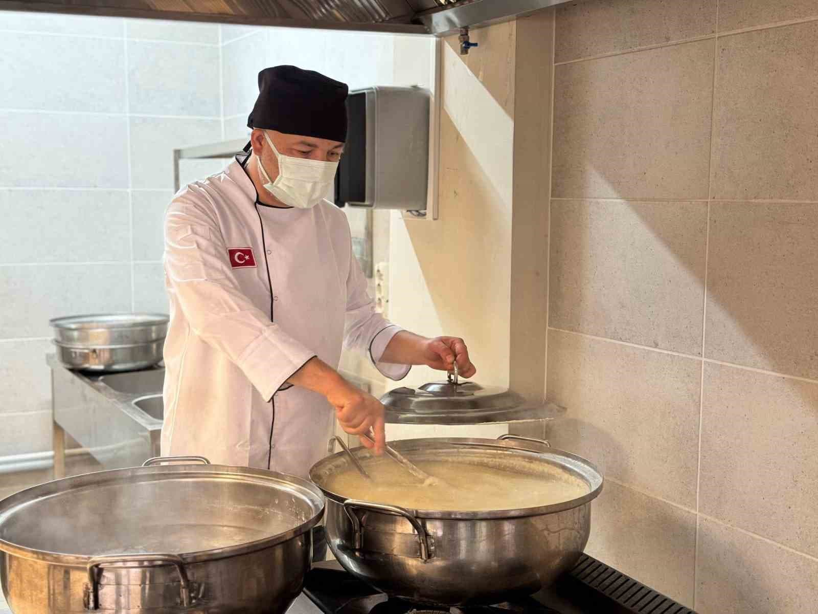 Karabük Belediyesinin aşevi gönülleri ısıtıyor
