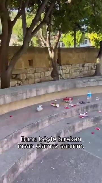 Başkan Sevindi, yeşil alanlara atılan çöplerin görüntülerini bu sözlerle paylaştı: "Bunu böyle bırakan insan olamaz"