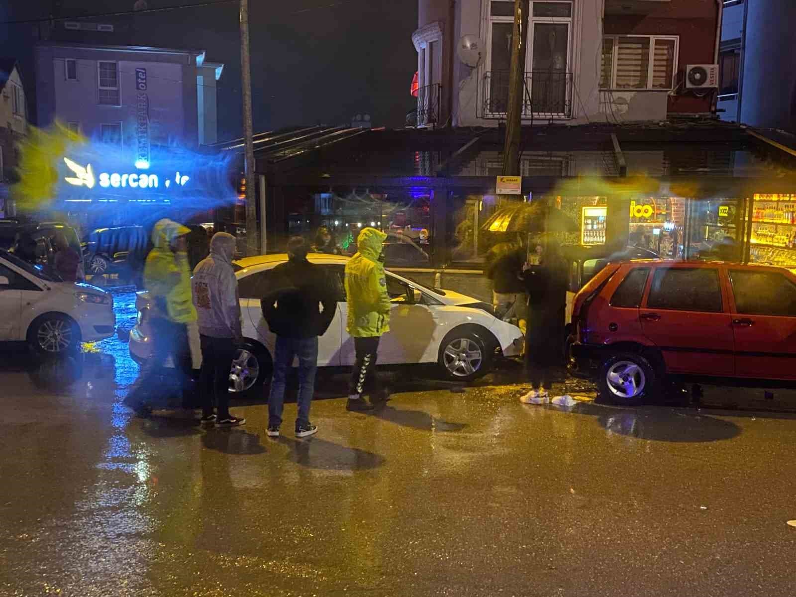 Bartın’da alkollü sürücü dehşeti: Park halindeki 6 araca çarparak durabildi