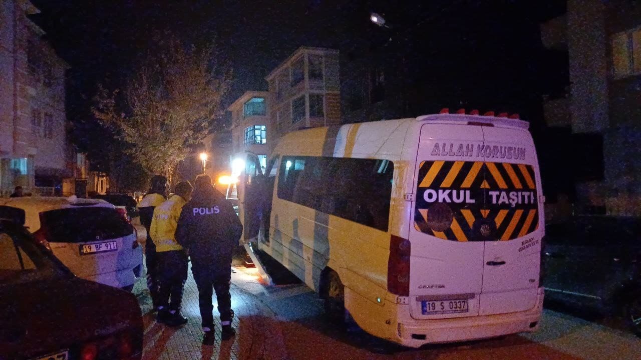"Dur" ihtarına uymayan sürücünün minibüsü otıoparka çekildi: 45 bin lira ceza yazıldı