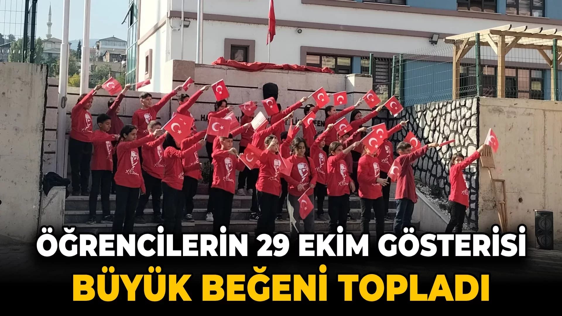 Öğrencilerin 29 Ekim gösterisi büyük beğeni topladı