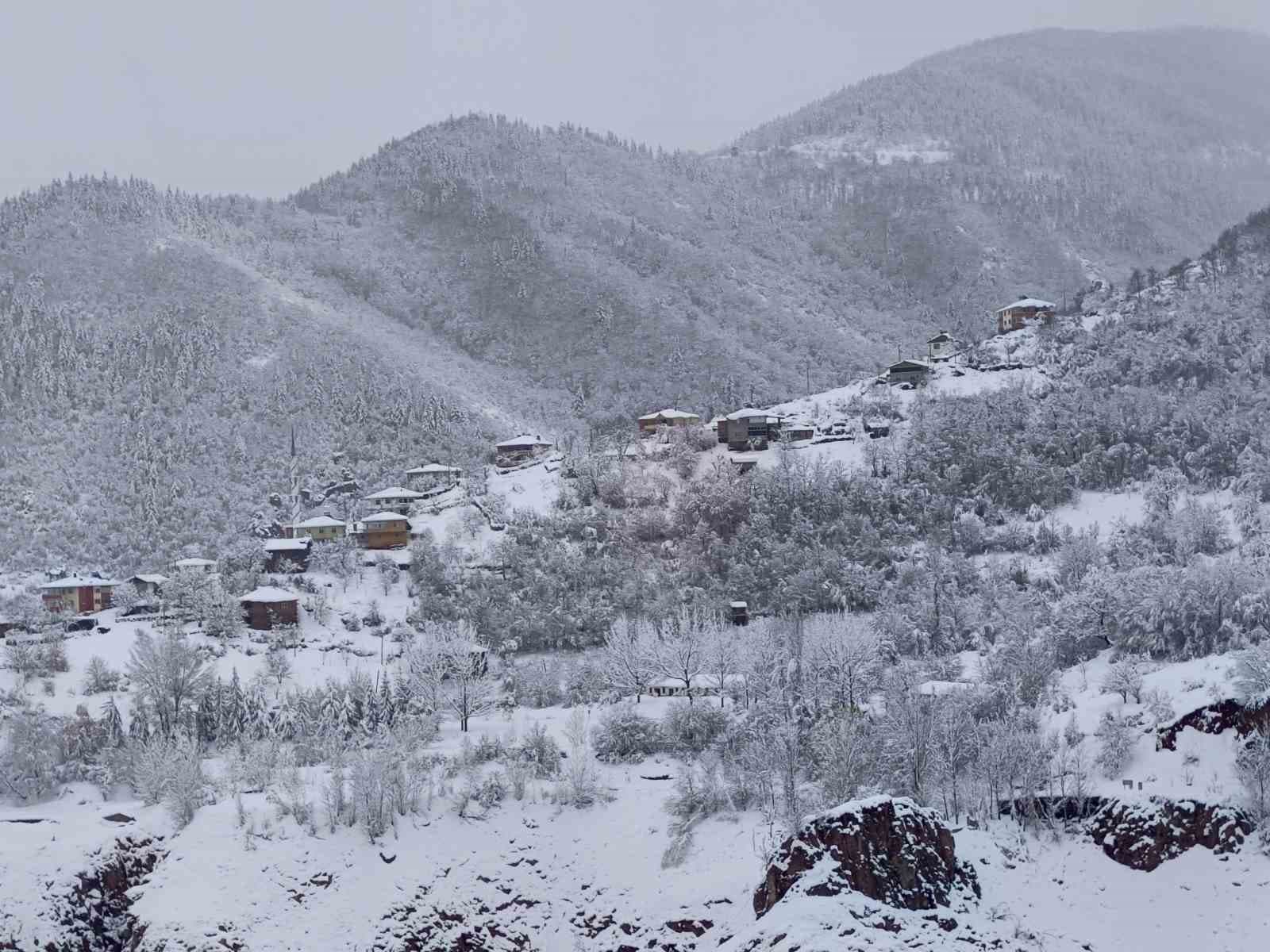 Ordu’nun 16 ilçesinde eğitime kar engeli