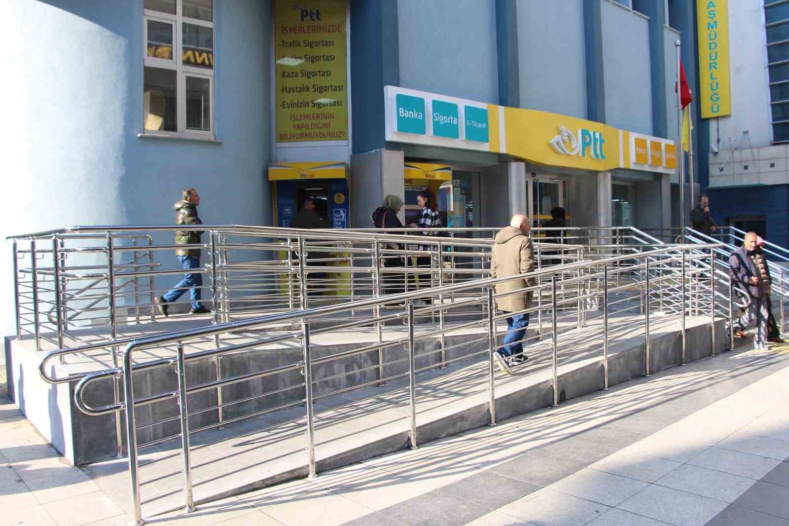 Trabzon’da PTT’den engellilere labirent gibi yol