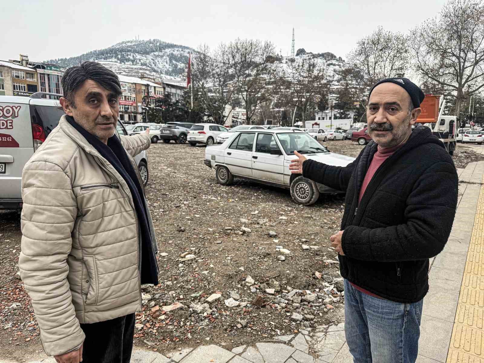 Efsane Vali Yazıcıoğlu’nun da görev yaptığı tarihi valilik binasının yıkımı Tokat esnafını zora soktu