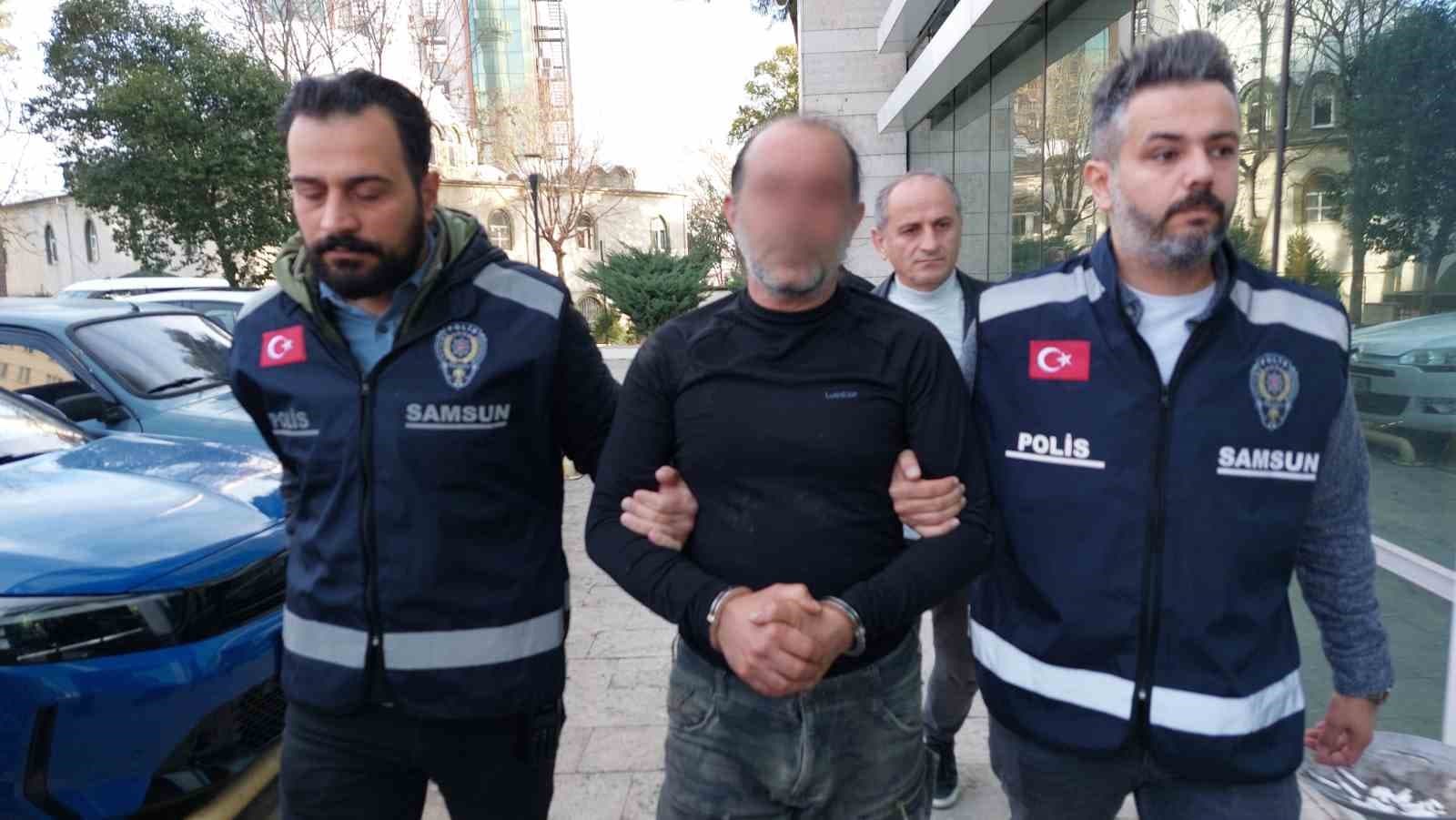 Samsun’da 2 kardeşi miras yüzünden tabancayla vurduktan sonra evinde cephanelik ele geçen enişte adliyeye sevk edildi