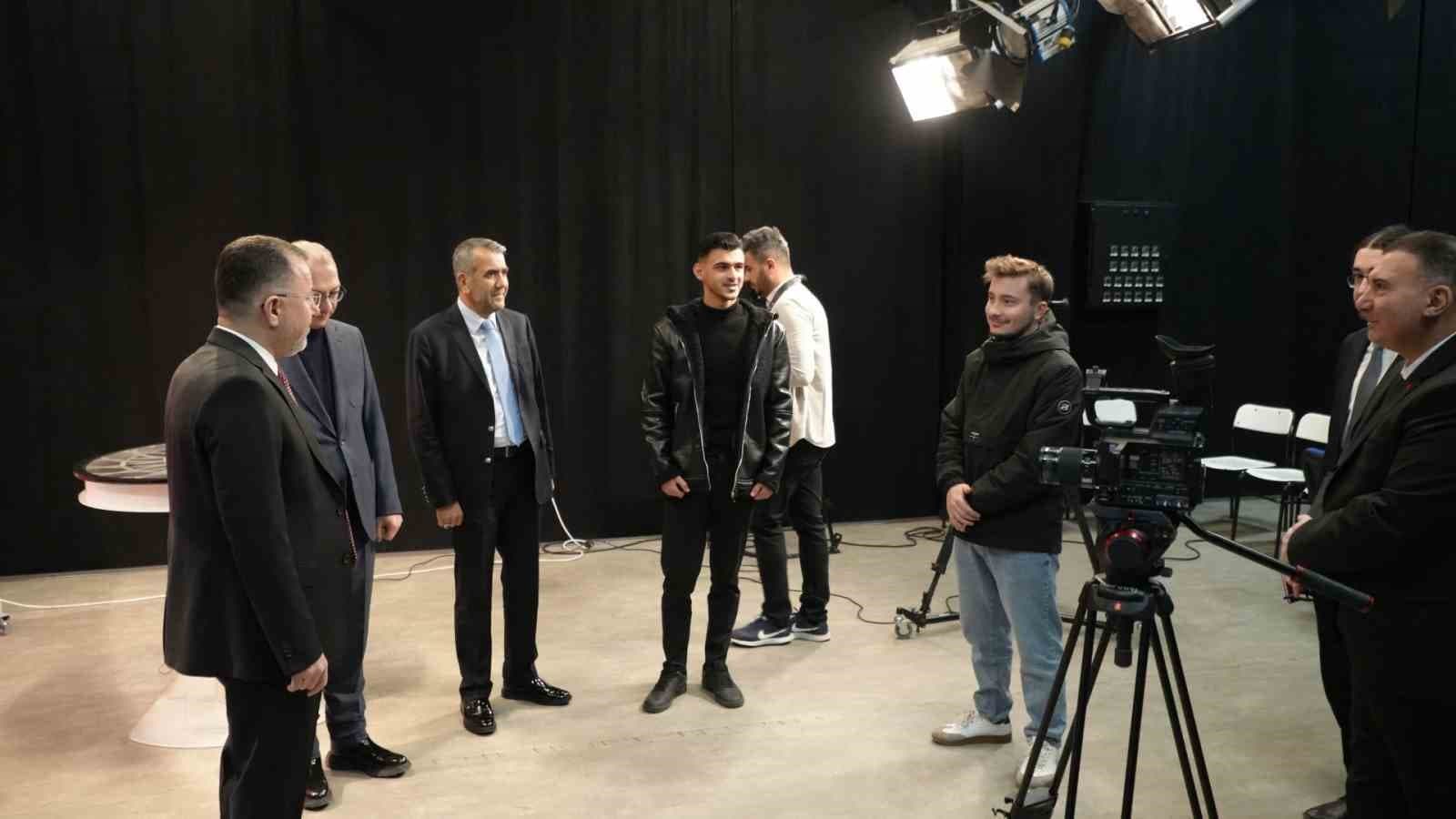 Rektör Kırışık, "Genç iletişimcileri sektöre hazırlamayı amaçlıyoruz"