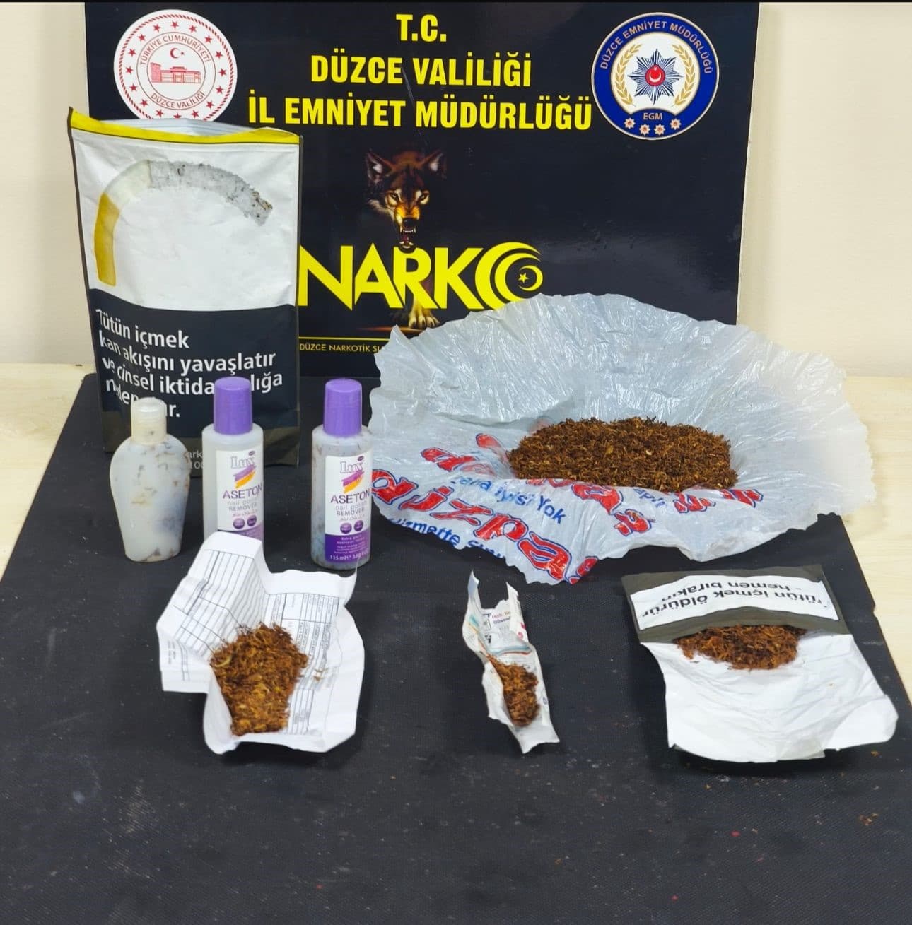 Polise çarpıp kaçan şahıslar uyuşturucudan tutuklandı
