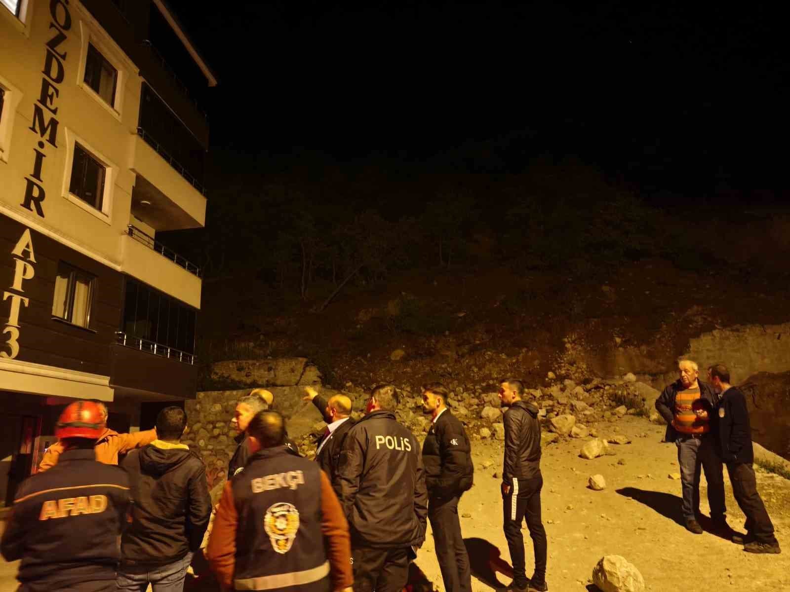 Ardanuç’ta heyelan korkuttu