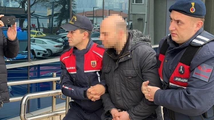 Market çalışanına "Başımıza ne geldiyse kapalılar yüzünden geldi" diyen öğretmene beraat kararı