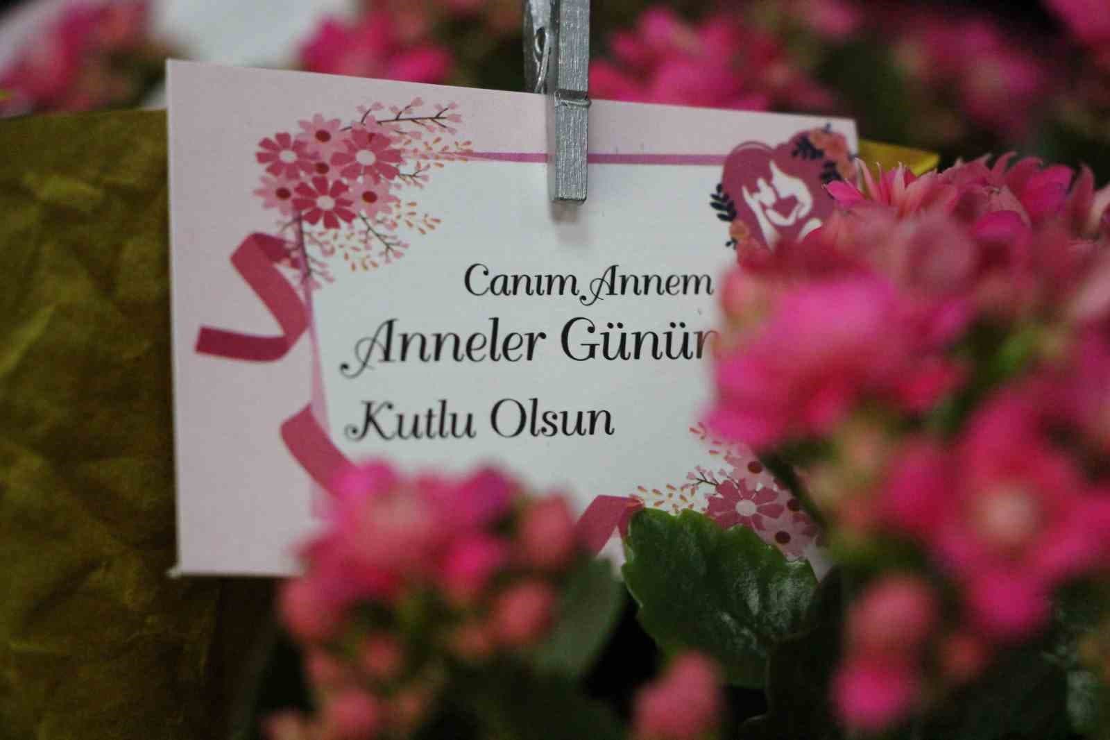 Çiçekçilerde Anneler Günü yoğunluğu
