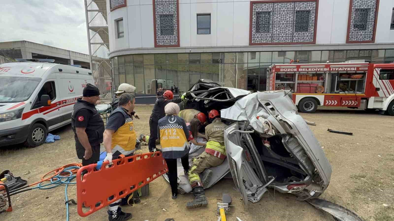 Düzce’de feci kaza 2 yaralı
