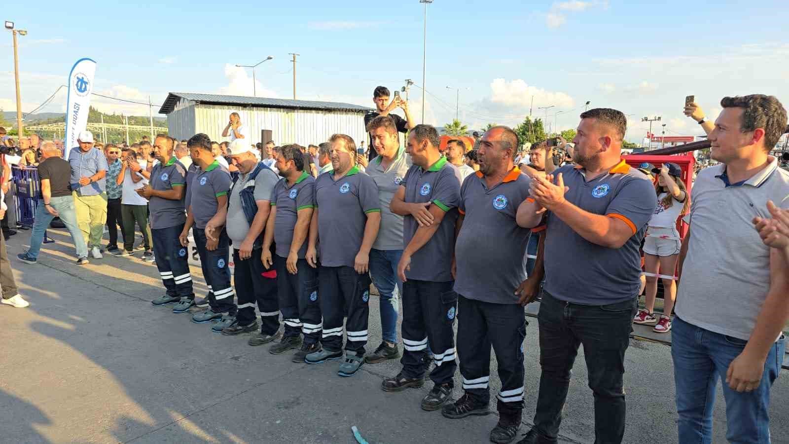 Süpürgeyi bıraktılar, halatı tuttular