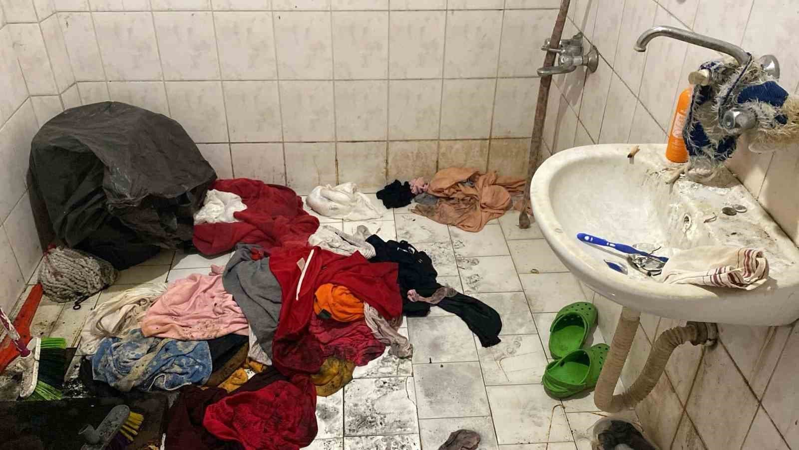 Evi çöp halde bırakıp ortadan kayboldu