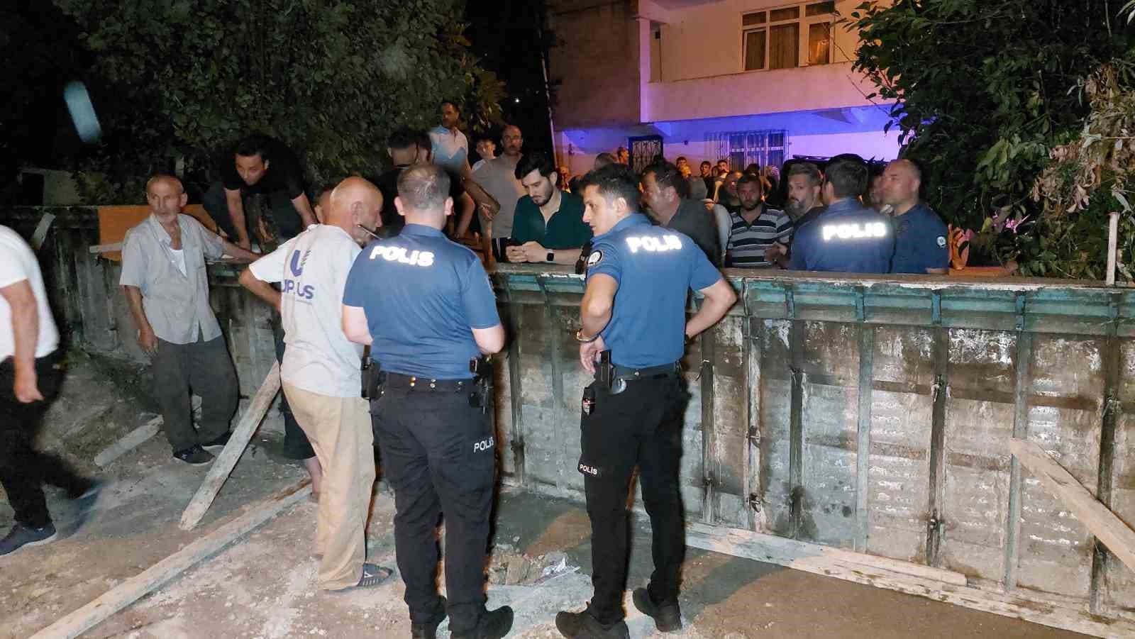 "Tapulu arsam" diye yolu beton duvar ile kapatınca mahalleli isyan etti