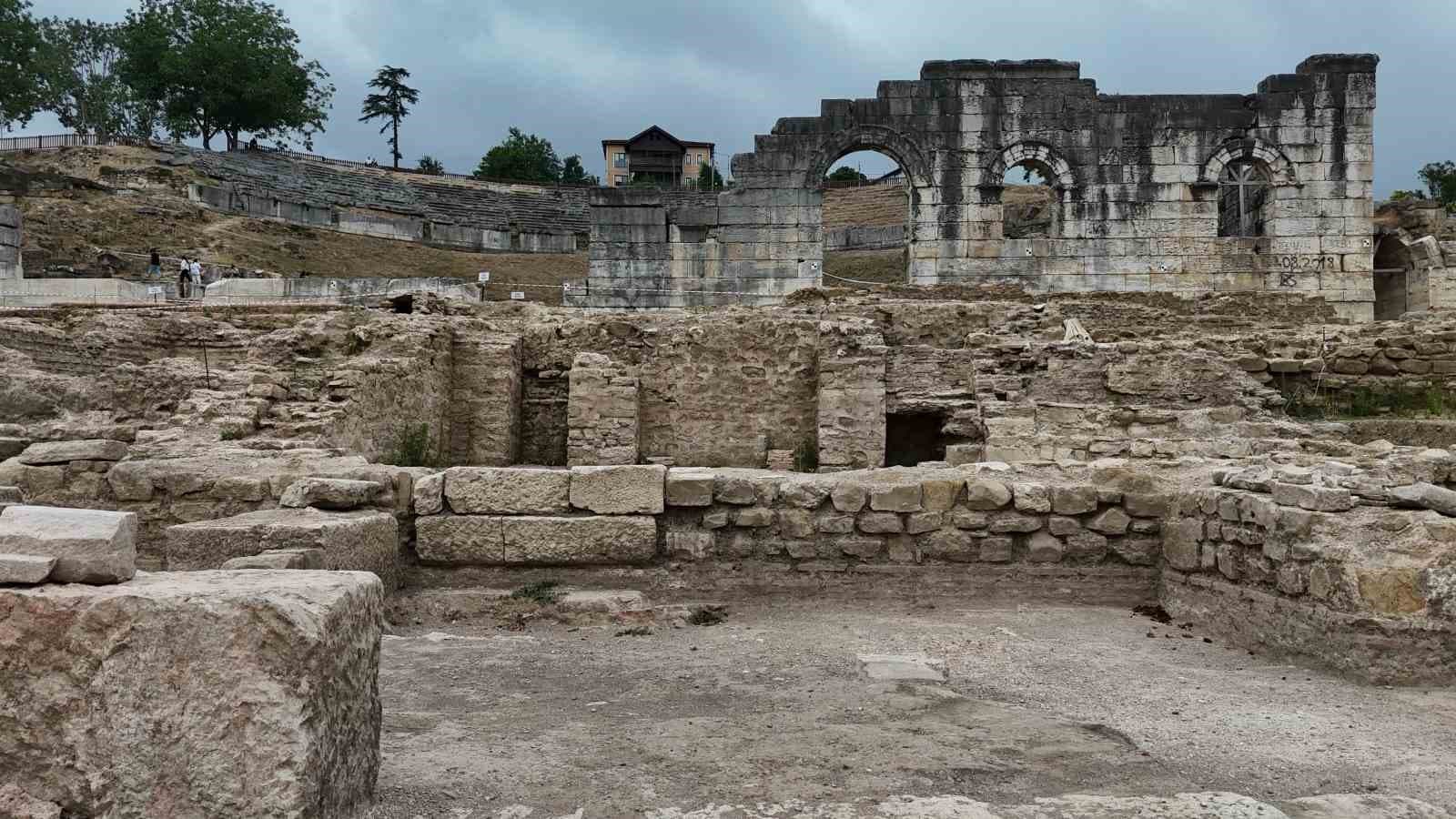 Kazmayı vurdukça tarih çıkıyor