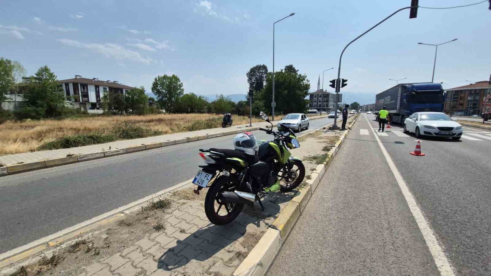 Motosikletliler karşıdan karşıya geçemedi