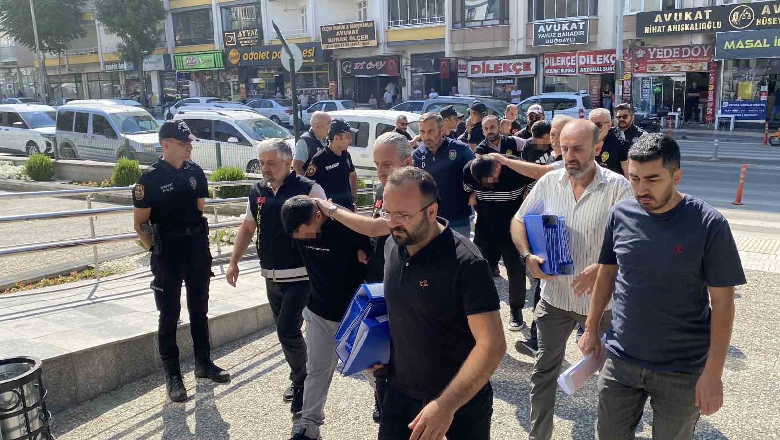 10 milyon liralık ‘change’ vurgununda 8 şüpheli adliyede