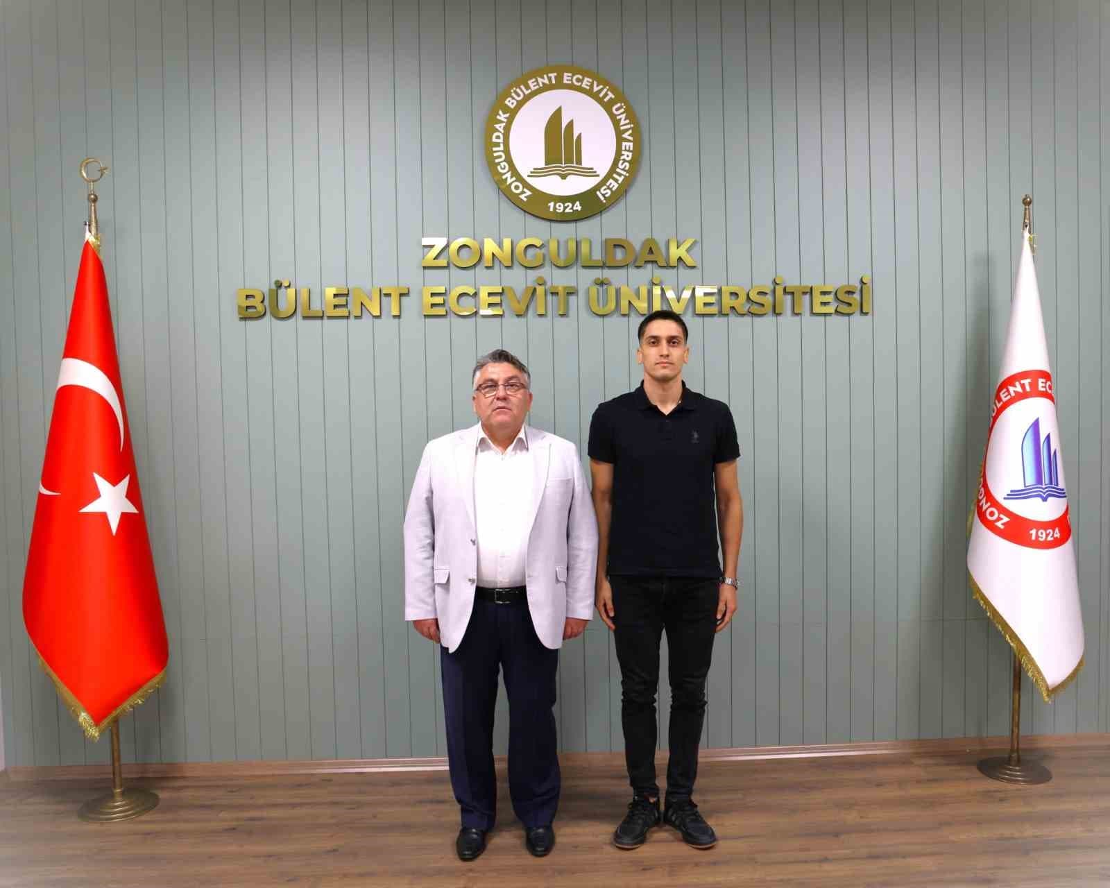 BEUN’un gururu Millî Sporcu Doğukan Kilcioğlu’dan Rektör Özölçer’e veda ziyareti