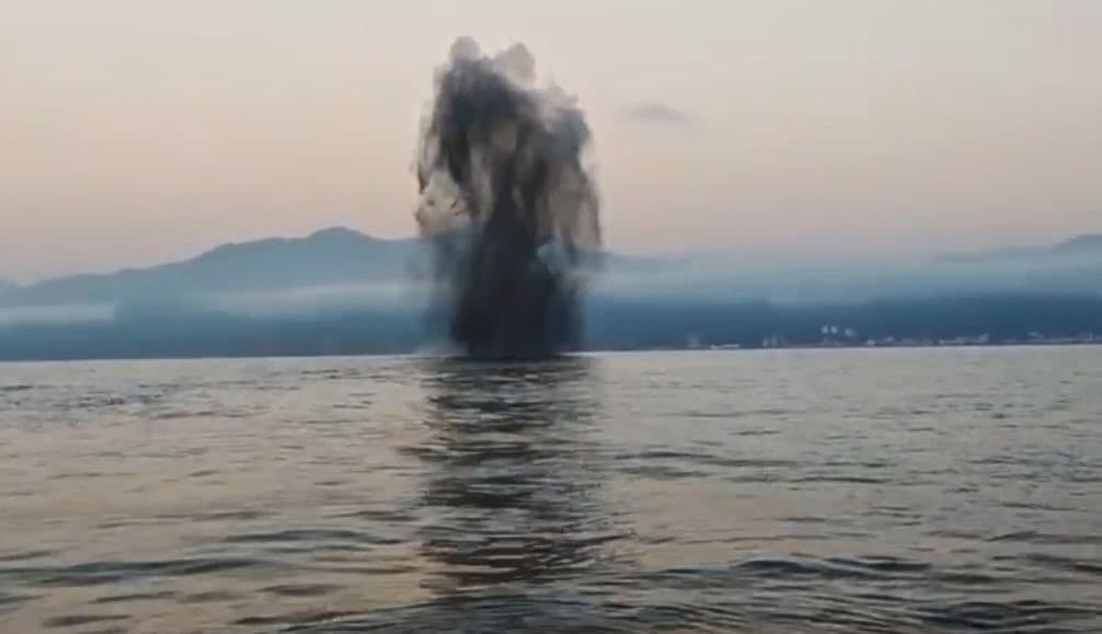 Hopa açıklarındaki insansız deniz aracı parlatılarak imha edildi