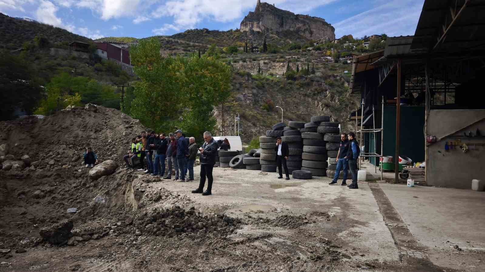3 ton altın umudu ile kazdılar ama hayal kırıklığına uğradılar