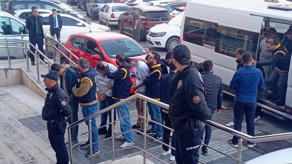 Emekli madenciyi 2,5 milyon lira dolandıran 5 şüpheli tutuklandı