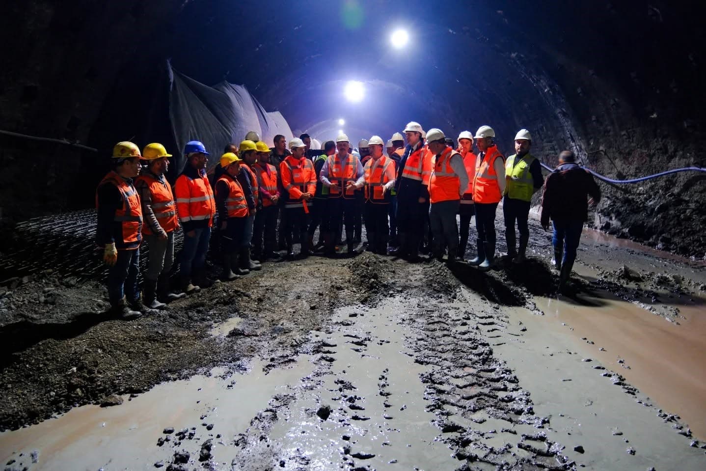 Bayburt Group İnşaat’ın 13 yıldır tamamlayamadığı Kop Tüneli’nde valiler incelemelerde bulundu