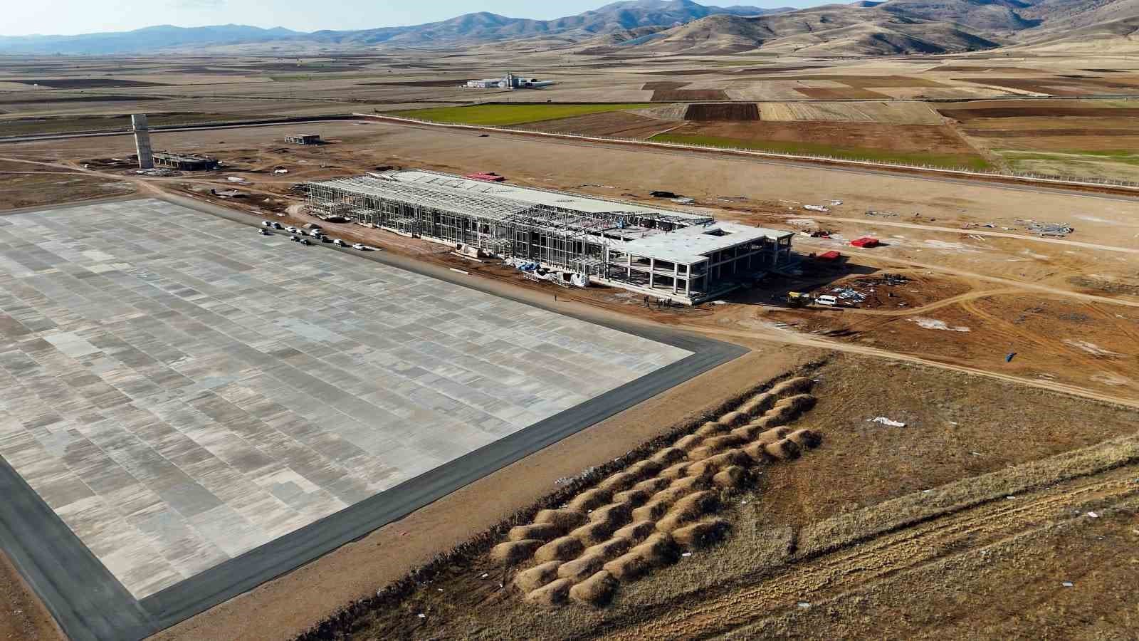 Gümüşhane ve Bayburt’un dünyaya açılacak kapısı olan havalimanı hızla yükseliyor