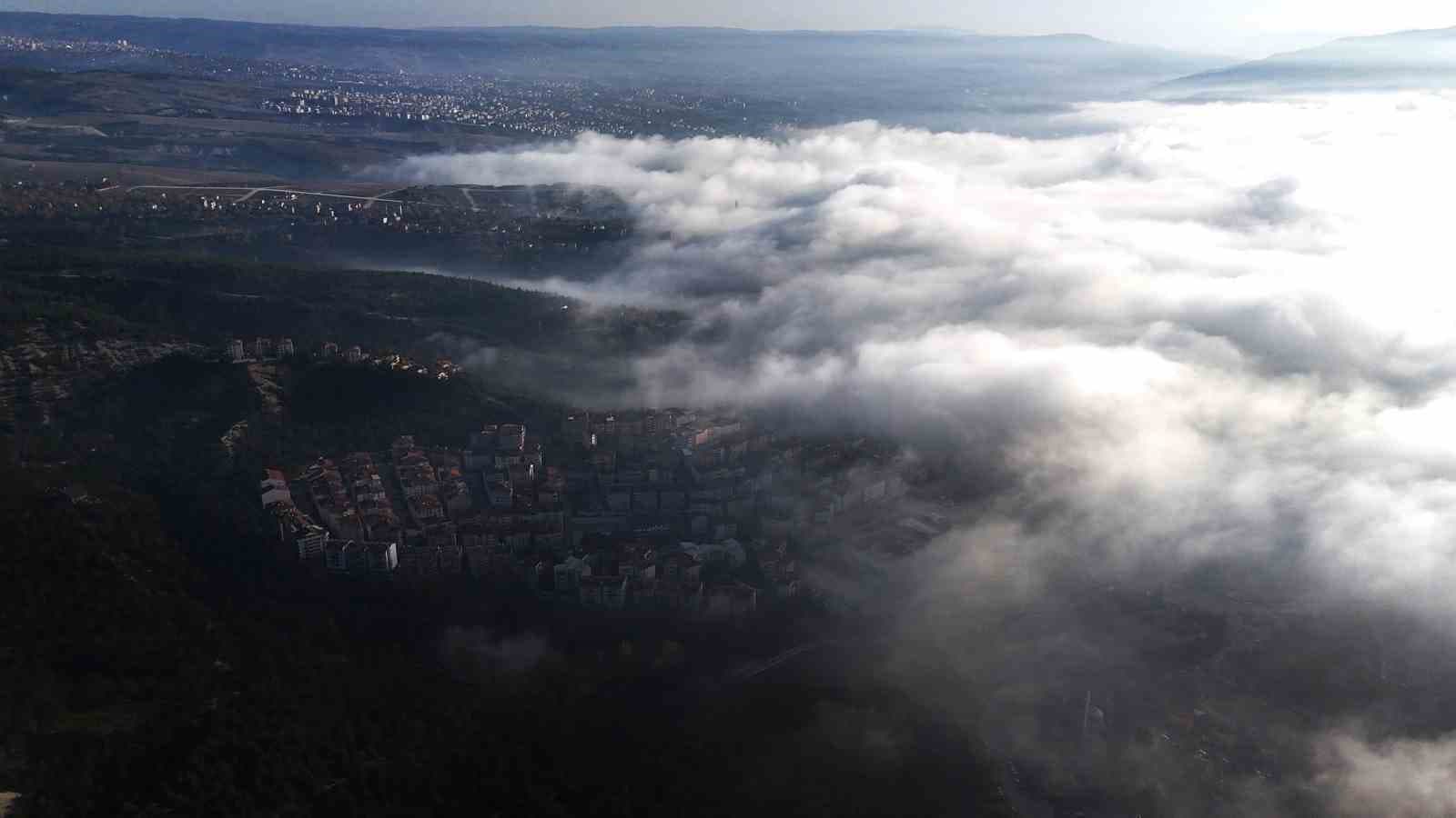 Karabük’te şehir merkezini kaplayan sis dronla görüntülendi