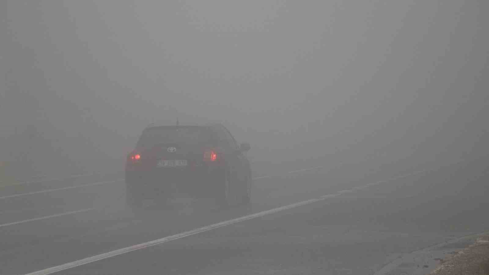 Bolu Dağı’nda göz gözü görmüyor: Görüş mesafesi 25 metreye düştü