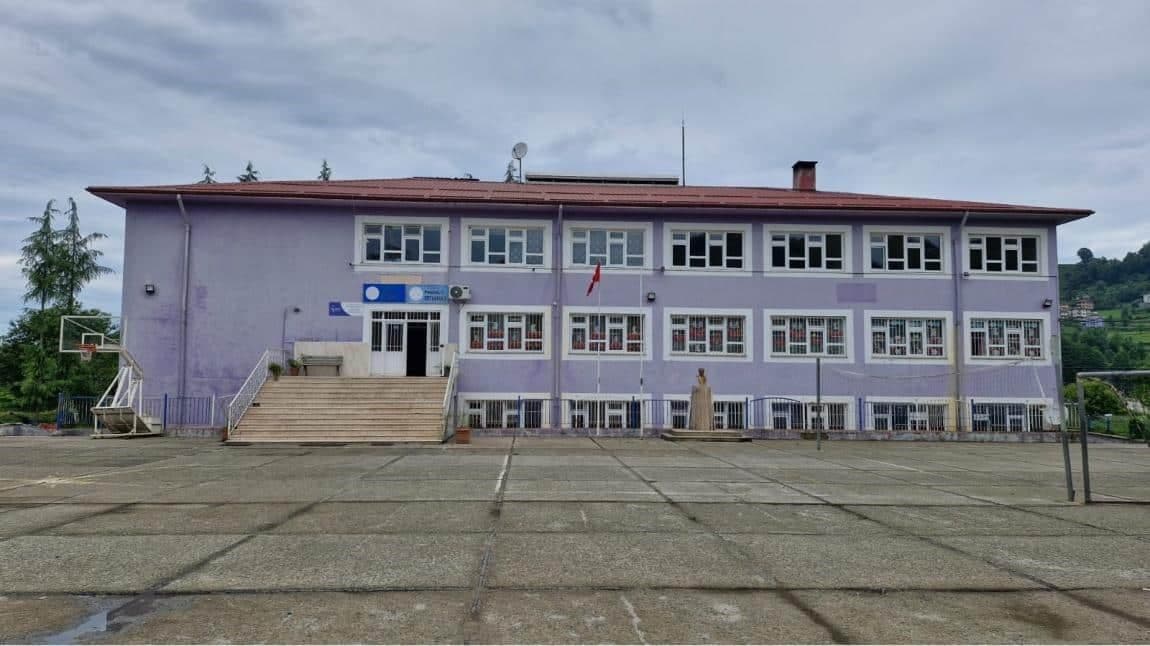 Sınıfta aniden rahatsızlanan 13 yaşındaki öğrenci hayatını kaybetti