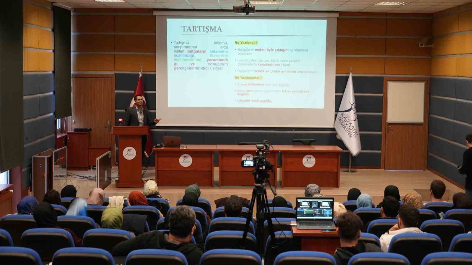 KBÜ’de Tez Yazım Seminer Dizisi devam ediyor