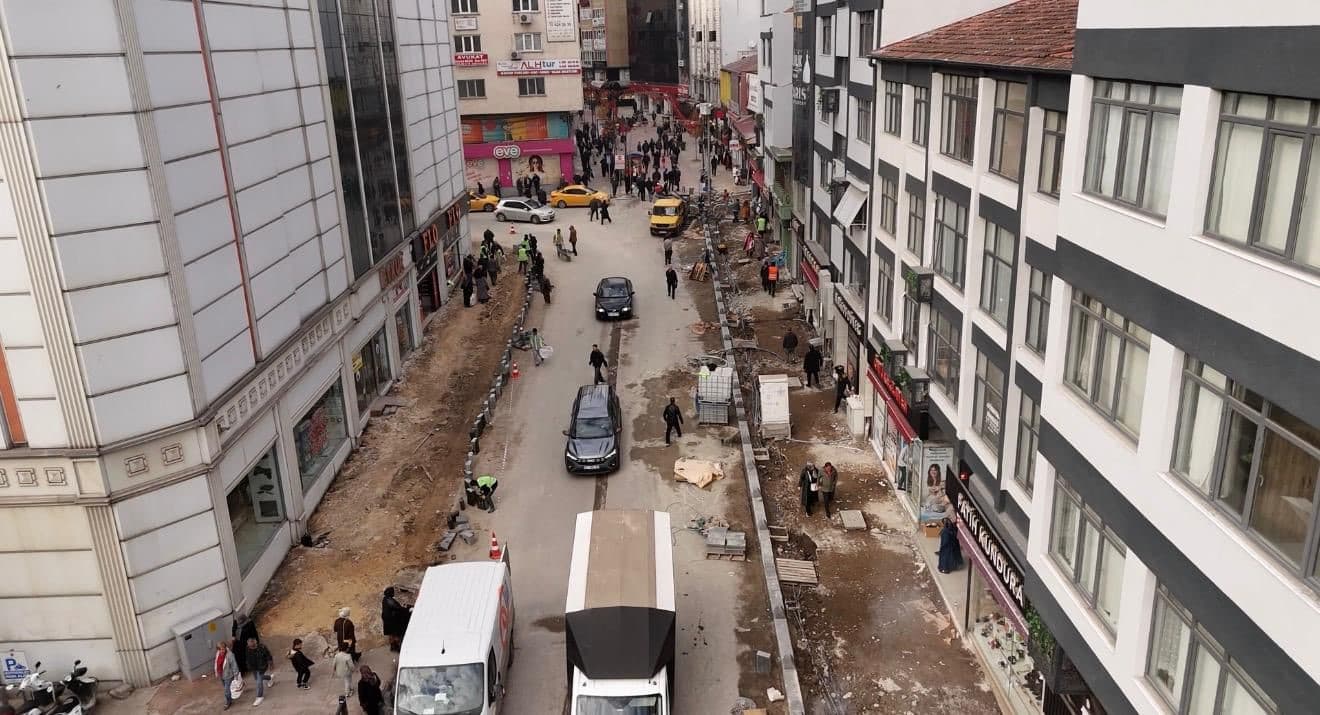 Karabük’ün en işlek caddelerinde yenileme çalışmaları sürüyor