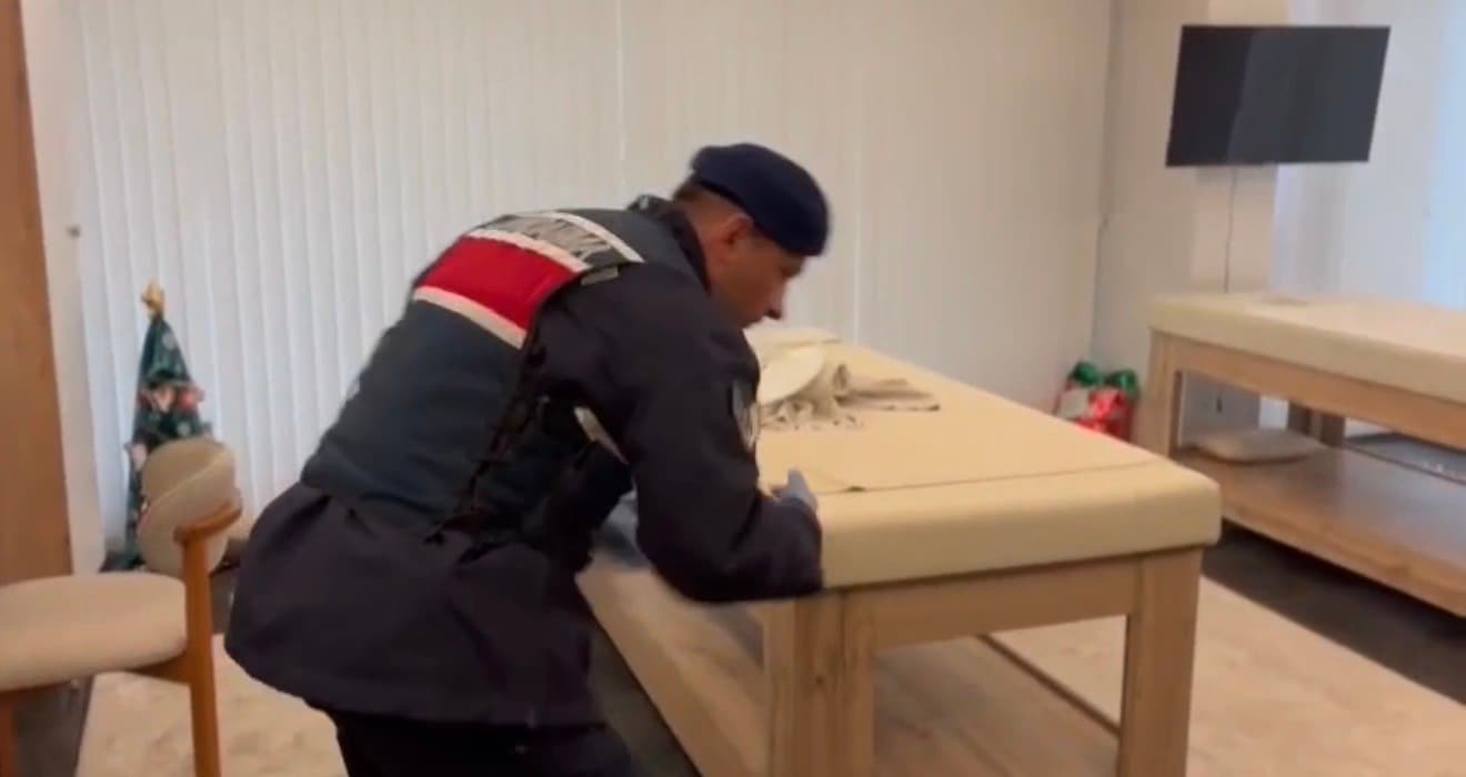 Masaj salonuna fuhuş operasyonu