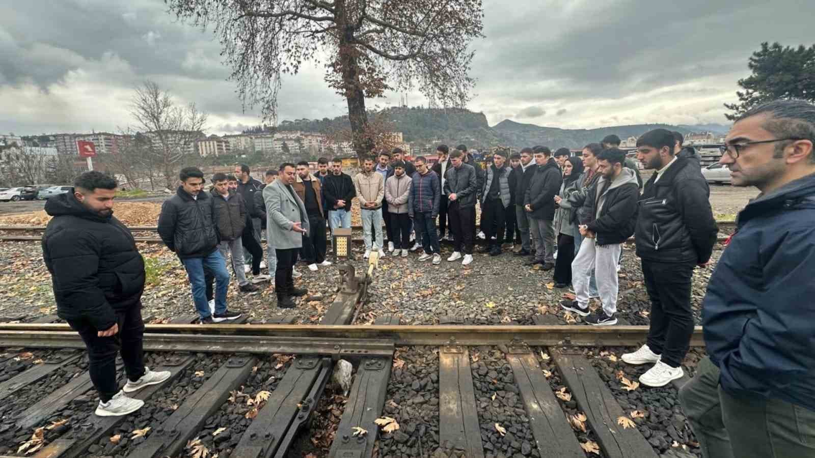 KBÜ’lü Öğrenciler TCDD Karabük’te saha çalışması yaptı