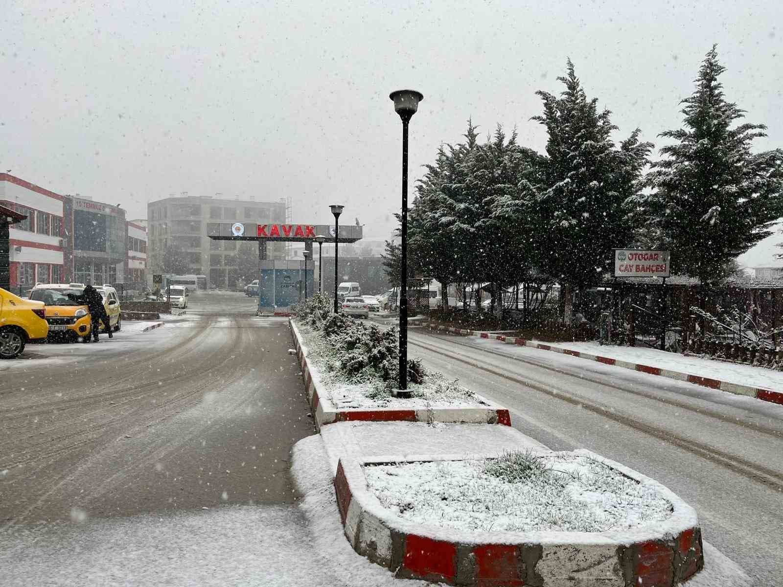 Samsun’un Kavak ilçesi beyaza büründü