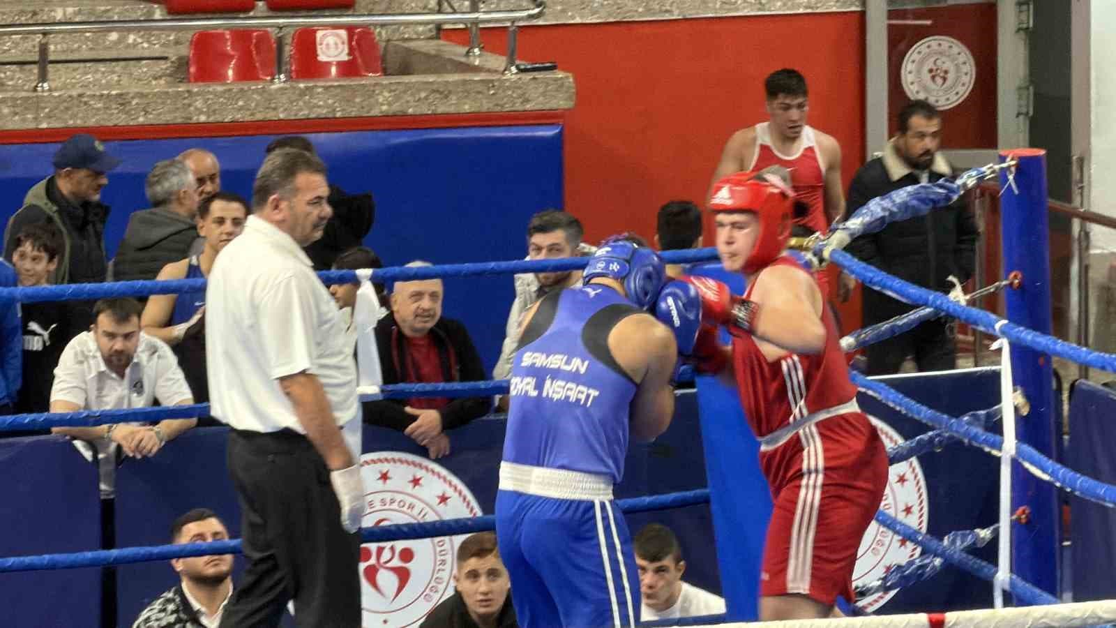 160 boksör ringe çıktı, Buse Naz Çakıroğlu sporculara destek verdi